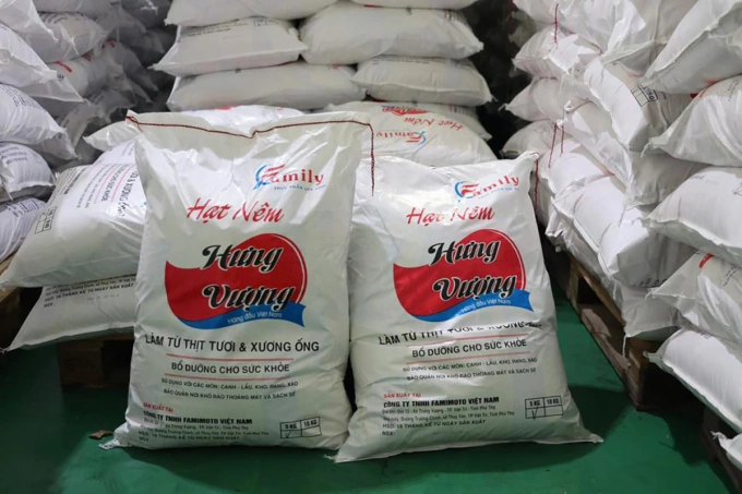 Phát Hiện Kho Lớn Dầu Ăn và Mì Chính Giả