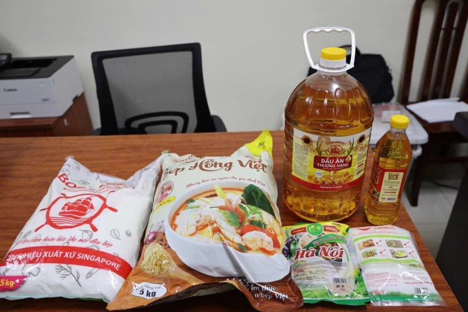 hàng trăm tấn gia vị giả