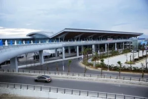 hành khách 16 tuổi mang thuốc nổ lên máy bay