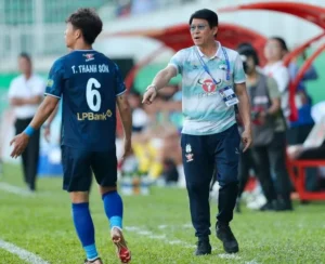 Lãnh đạo HAGL bị phạt và cấm làm nhiệm vụ vì lăng mạ trọng tài