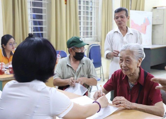 Thủ tướng chỉ đạo chi trả lương hưu tháng 5 sớm