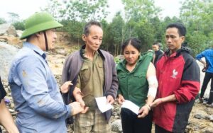 Nhiều diện tích hoa màu, đất nông nghiệp bị thiệt hại nặng nề.