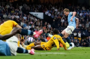 Man City áp sát Arsenal trên đỉnh Ngoại hạng Anh