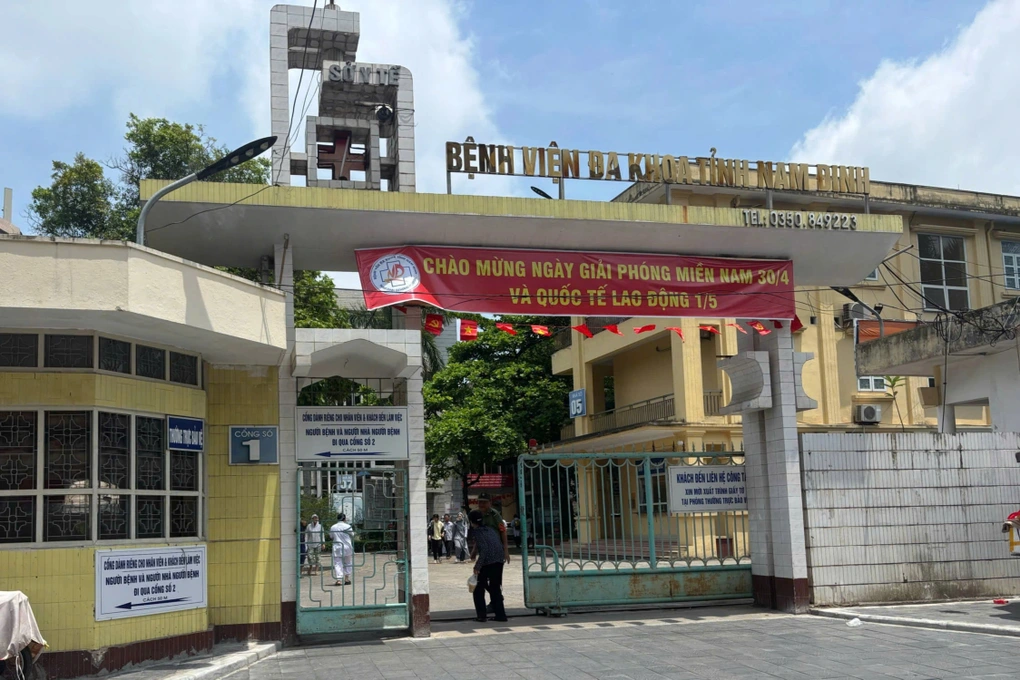 Đình chỉ nhân viên y tế vụ "nộp đủ tiền mới cấp cứu" tại Bệnh viện Đa khoa Nam Định