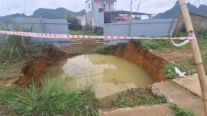 Xuất hiện hố sâu bất thường ở Bắc Kạn