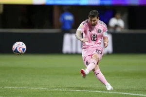 Messi và những siêu phẩm sút phạt