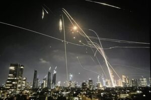 Israel tấn công trụ sở Bộ Quốc phòng Iran Tehran