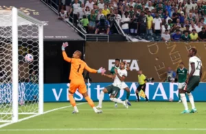 Chelsea hạ Palmeiras 2-1 nhờ pha phản lưới