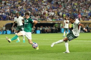 Chelsea hạ Palmeiras 2-1 nhờ pha phản lưới