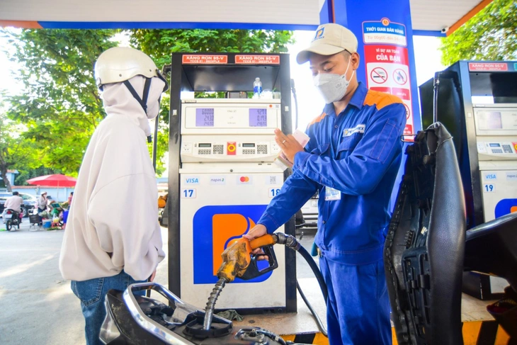 Giá xăng về dưới 20.000 đồng: Điều chưa từng thấy suốt 3 năm qua