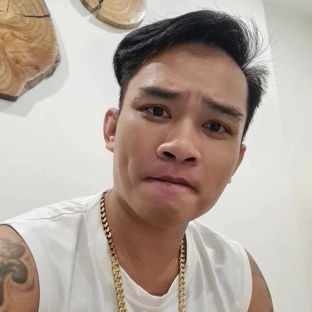“Hiện tượng mạng” với màn khoe tiền, dọa nạt và livestream hàng ngày