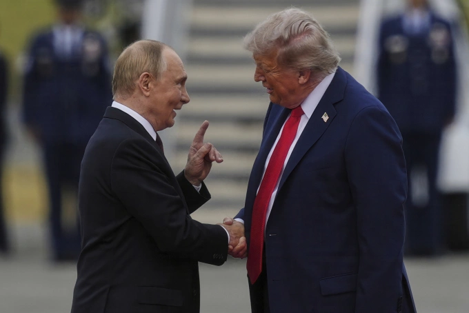Thay đổi lập trường của ông Trump với lệnh ngừng bắn Ukraine gây tranh cãi