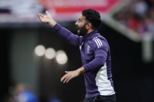 Bruno Fernandes thẳng thắn sau trận hòa Everton