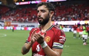 Bruno Fernandes thẳng thắn sau trận hòa Everton