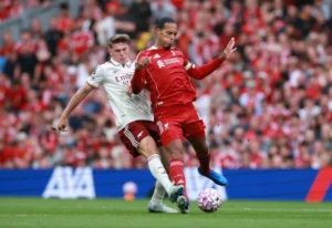 Slot thừa nhận may mắn thắng Arsenal