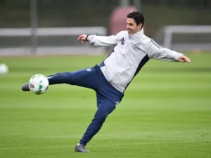 Arteta phản bác chỉ trích