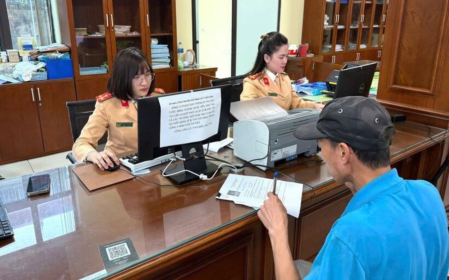 Chính thức giảm 30% phí, lệ phí đăng ký xe, rút ngắn thủ tục cấp đổi giấy phép lái xe