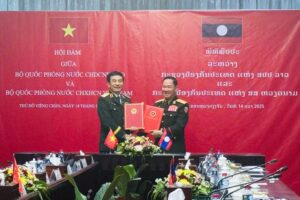 Việt Nam trao tặng xe