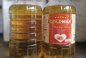 Phát hiện dầu ăn giả: Nguy cơ ung thư từ những chai dầu không rõ nguồn gốc