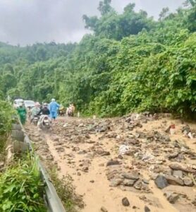 Mưa xối xả kéo dài