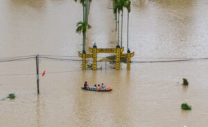 Lũ lịch sử ở miền Trung