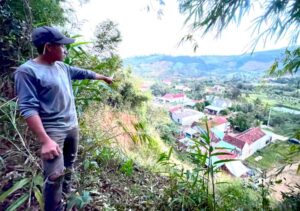 Vết Nứt Khổng Lồ