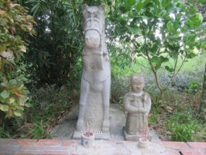 Hai tượng đá cổ