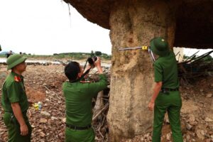 Cầu ở Phú Thọ trơ lõi thép