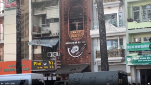 Đến thăm bạn giữa đêm